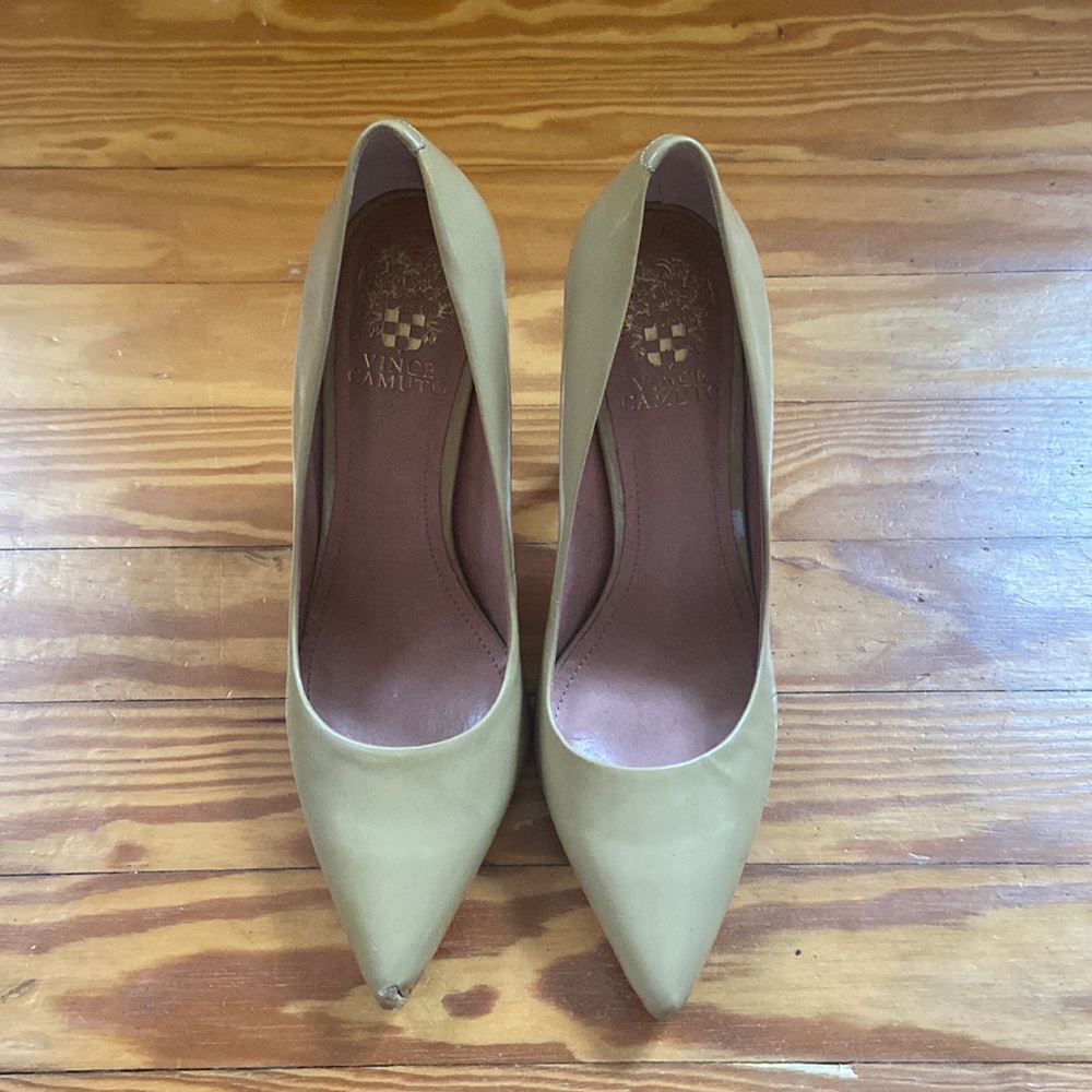 ‘Kain’ Patent leather pumps